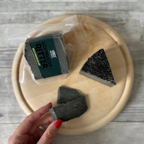 No. 20 SCHWARZER RITTER - nach Parmesan-Art 160g